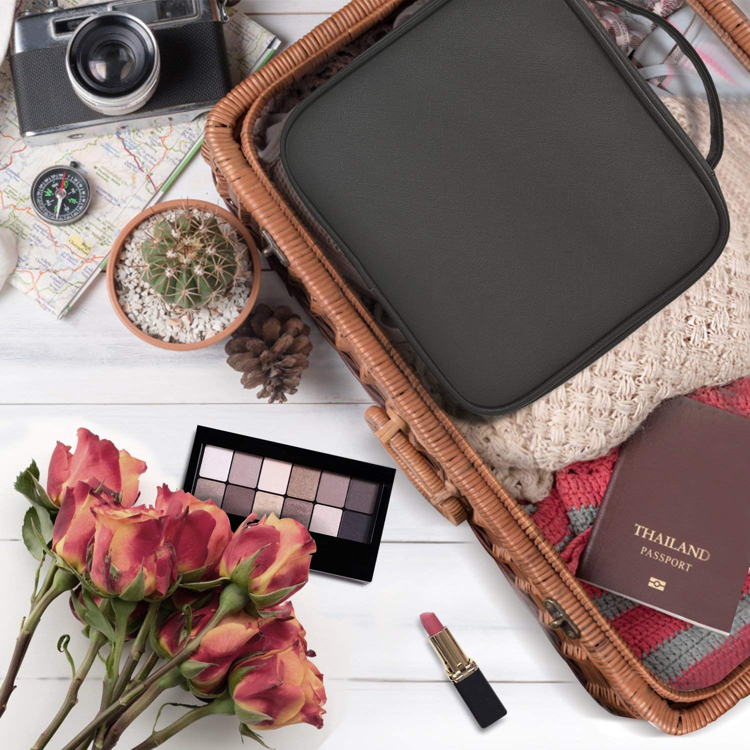 NiceEbag Travel Makeup Bag Large Cute Cosmetic Bag for Women Leather Makeup Case Professional Cosmetic Train Case Organizer with Adjustable Dividers for Cosmetics Make Up Tools Toiletry Jewelry,Black