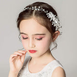 Campsis Cute Princess Wedding Headpiece White Flower Headband Pearl Wedding Hair Accessories for Girl and Women Bridal Wedding Tiaras for Flower Girl and Bridal.